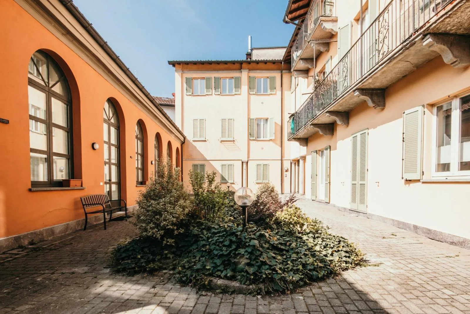 Bigattera Apartments — 9 appartamenti con cucina a Varese, 