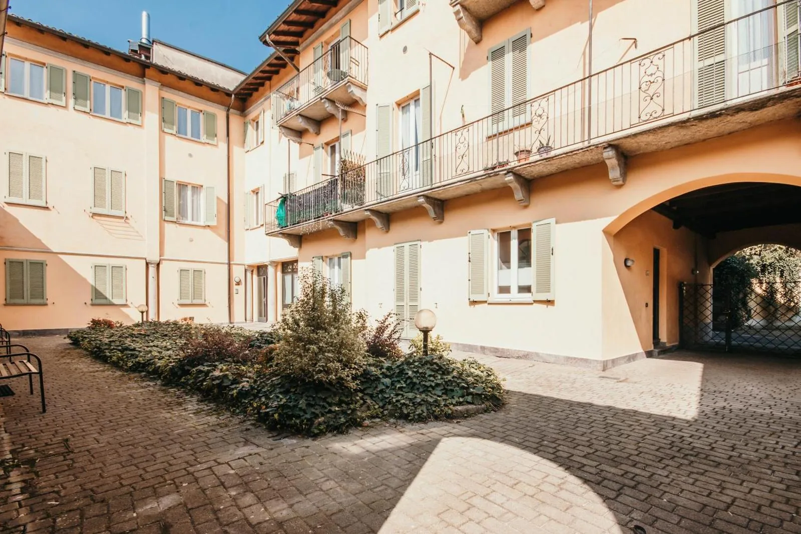 Bigattera Apartments — 9 appartamenti con cucina a Varese, 
